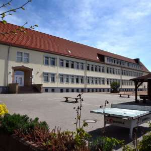 Grundschule Bottendorf mit Schulhof