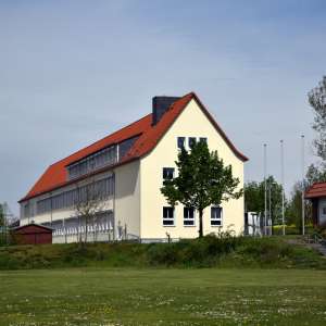 Außenansicht Schulgebäude von hinten